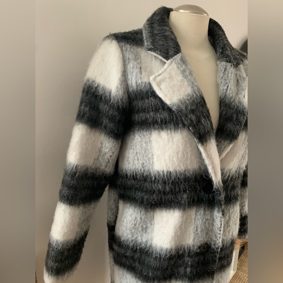 Wool jacket from Sage The Label. Black, Grey & White plaid pattern. Size medium - Picture 4 of 8